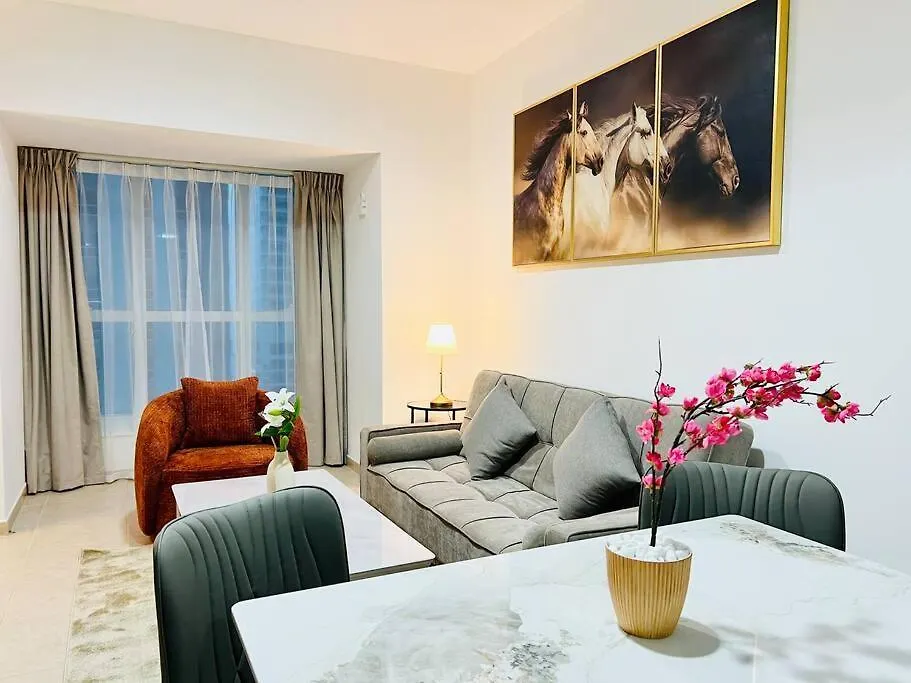 1 Bedroom Flat, Luxury Amenities, Opp Beach & Club With Free Parking In Dubai Marina Apartment