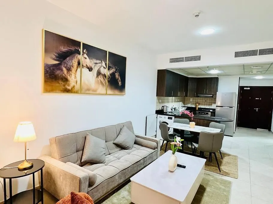 Apartment 1 Bedroom Flat, Luxury Amenities, Opp Beach & Club With Free Parking In Dubai Marina United Arab Emirates