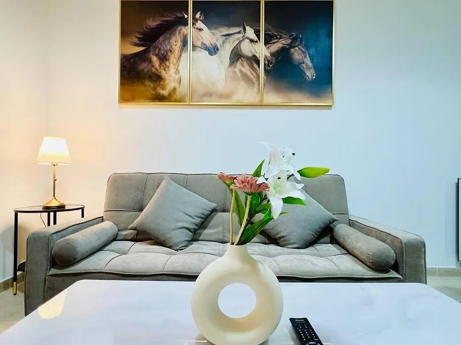 1 Bedroom Flat, Luxury Amenities, Opp Beach & Club With Free Parking In Dubai Marina Apartment